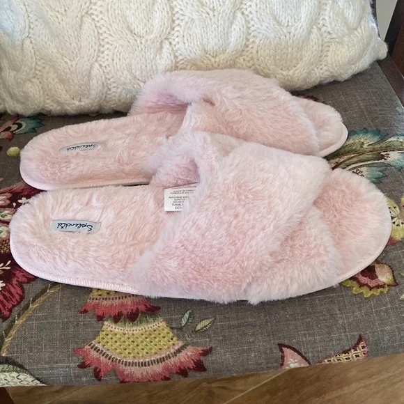 Splendid Slippers - Picture 4 of 8